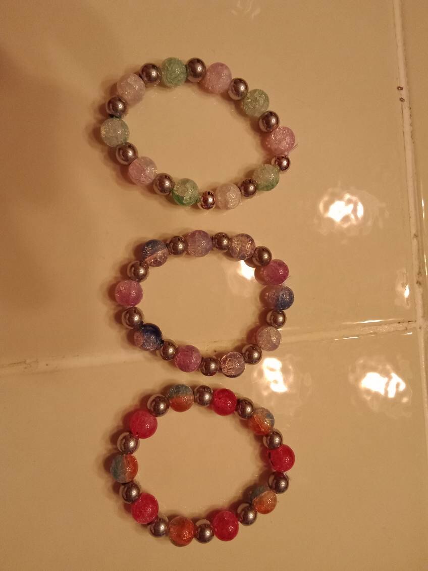 Colorful crackle-glass beaded bracelets